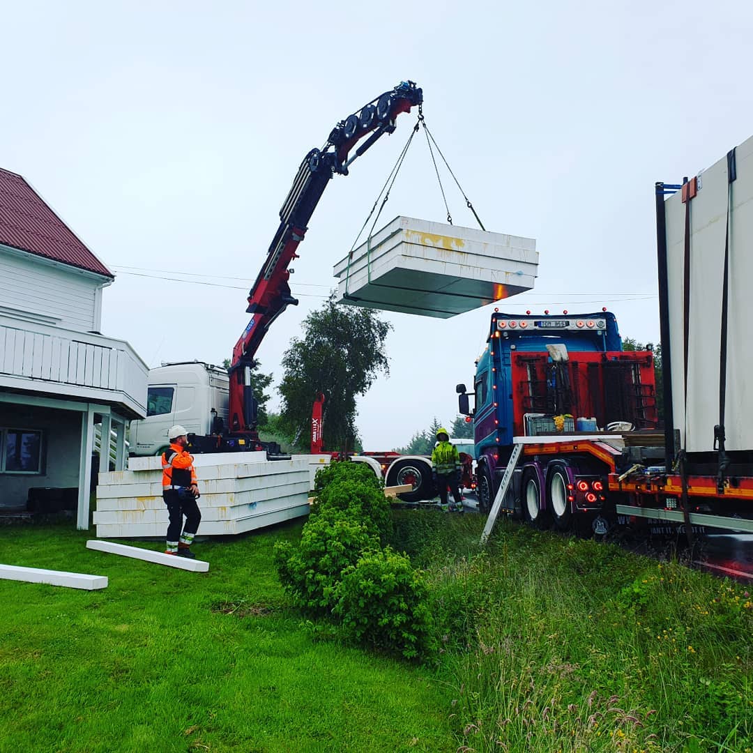 60 square meters in 12 hours on an island in Norway in sporadic drizzle. 3 guys and a great crane operator lifting panels under and over wires and the chimney. 21 custom panels that took 4 days to glue and get ready to transport.  The trip there from Malmö took longer than the installation